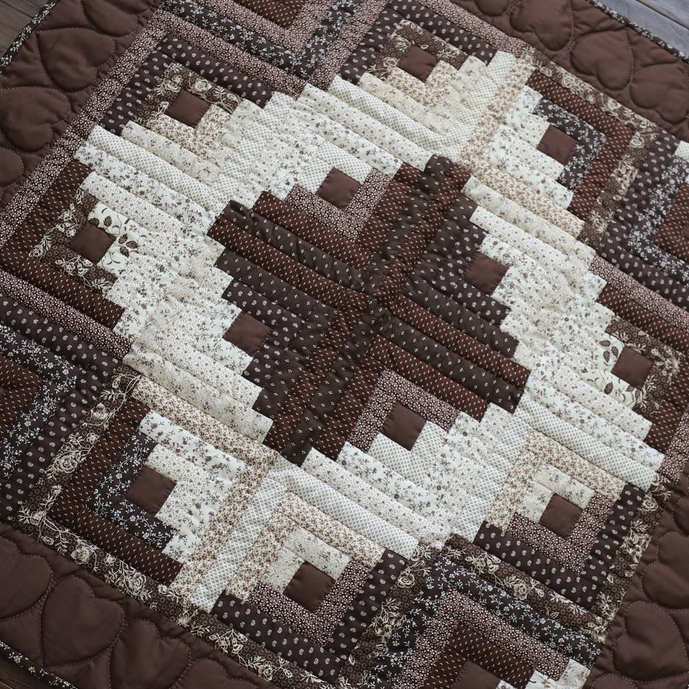 VINTAGE RUSTIC DECOR HAND SEWN HANDCRAFTED LOG CABIN AMISH QUILT WALL HANGING - Picture 3 of 7